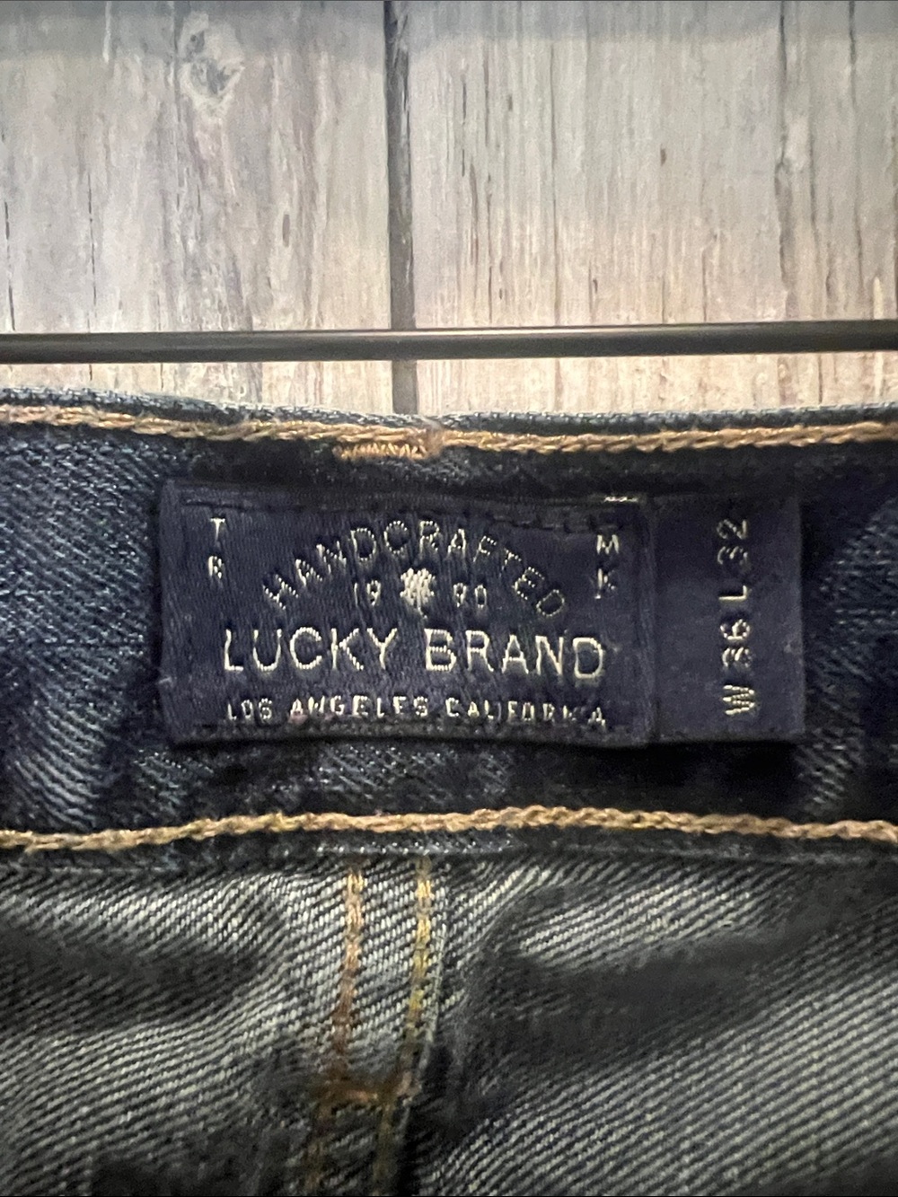 Dark Blue Men's Lucky Brand Jeans - Classic Straight Fit - Picture 4 of 6